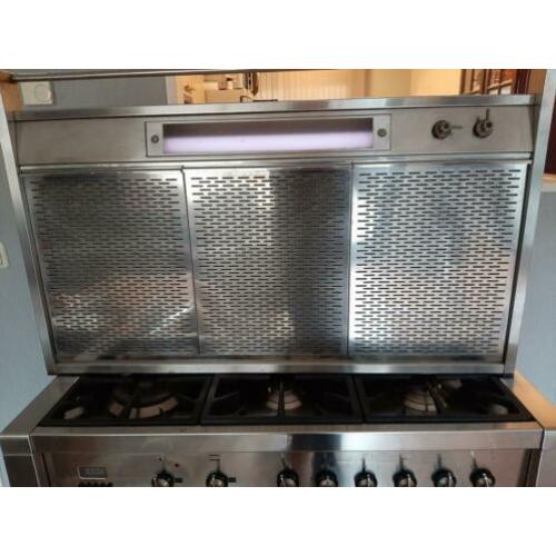 SMEG vrijstaand gasfornuis met SMEG RVS afzuigkap