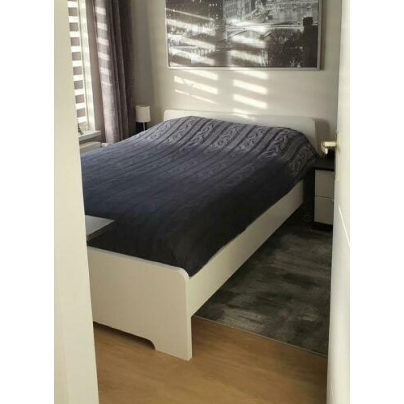 Prachtig tweepersoonsbed 140x200 | incl. matras en topper