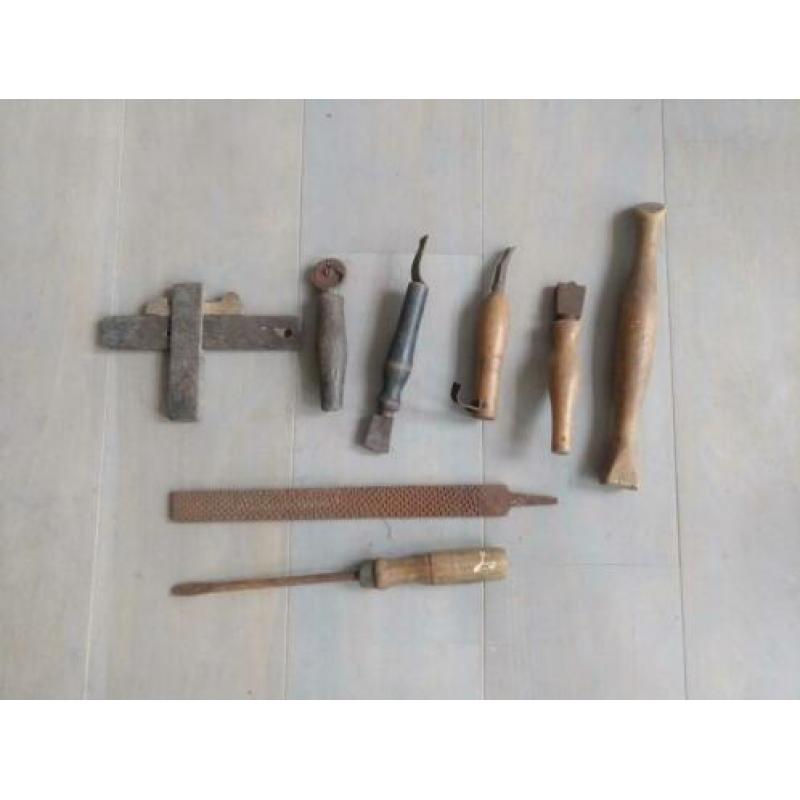 Kist oud gereedschap