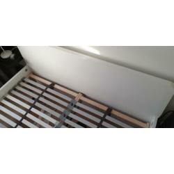 Prachtig tweepersoonsbed 140x200 | incl. matras en topper
