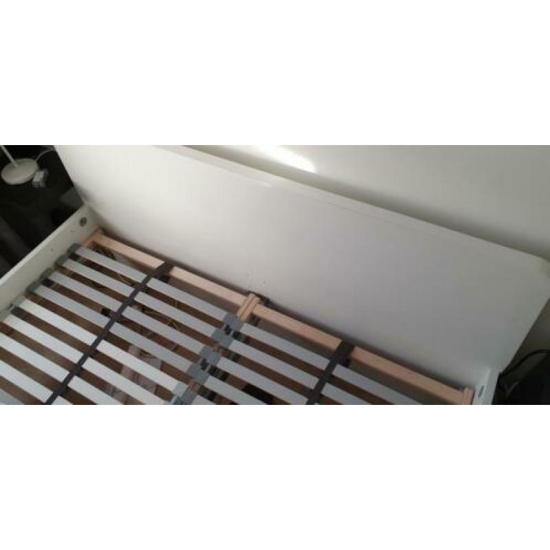Prachtig tweepersoonsbed 140x200 | incl. matras en topper
