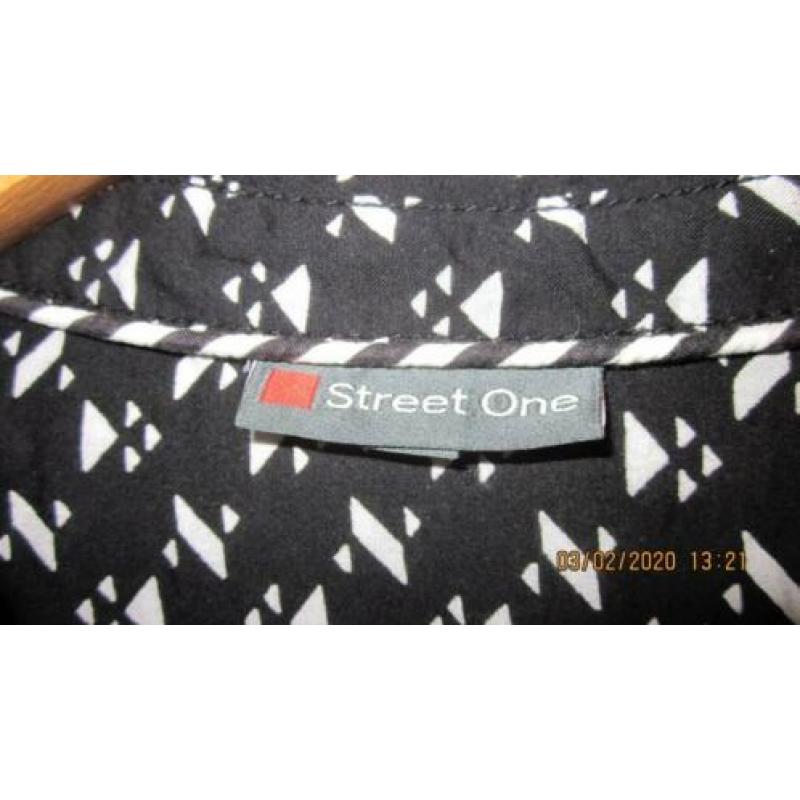 Street one blouse in maat 40 grafisch design