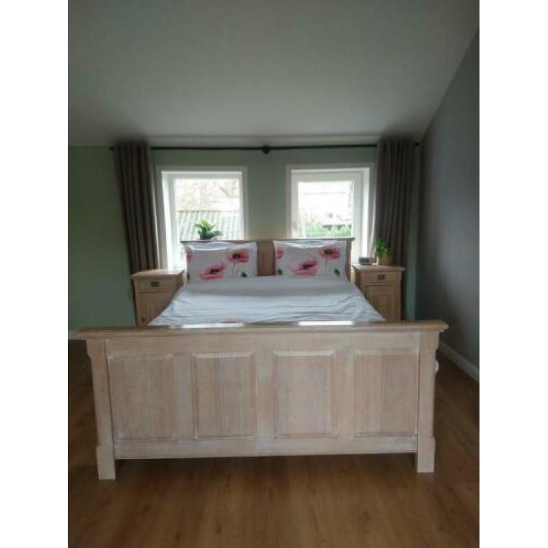 Eiken whitewash tweepersoonsbed