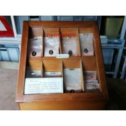 Toonbankdisplay, winkeldisplay van apotheek of parfumerie