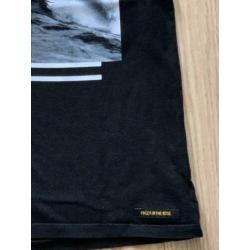 Finger In The Nose zwart shirt met surfer maat 3XL 12/13jaar