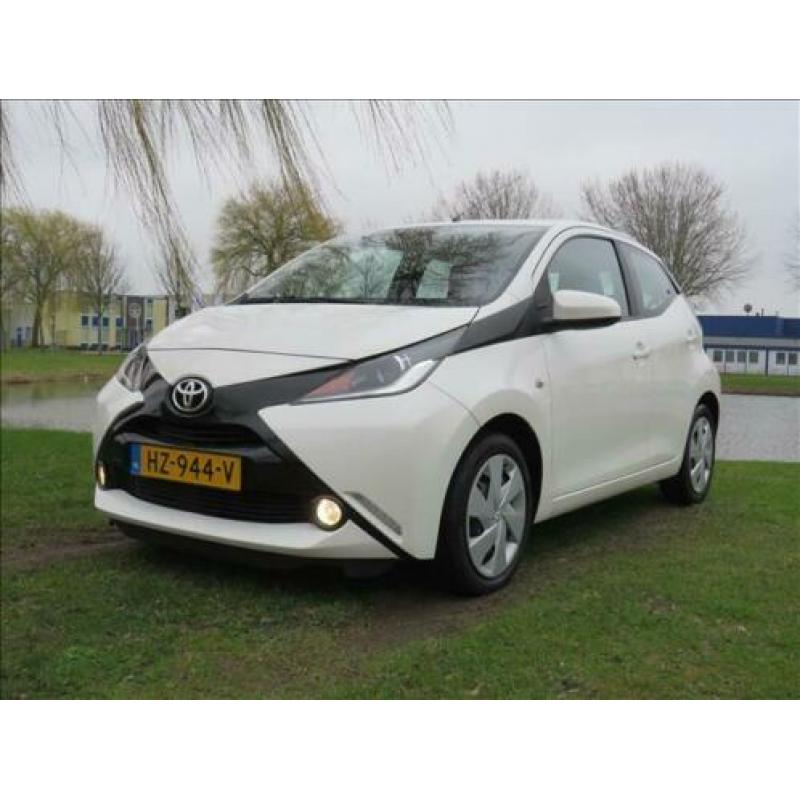 Toyota Aygo 1.0 VVT-i X-PLAY CAMERA+MULTIMEDIA MF-STUUR ELEK