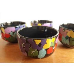 Vintage schaaltjes kopjes retro bloemen print bloem steen