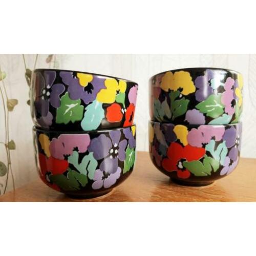 Vintage schaaltjes kopjes retro bloemen print bloem steen