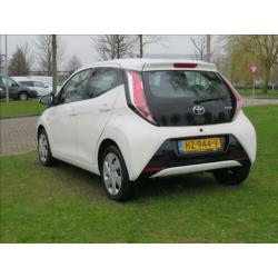 Toyota Aygo 1.0 VVT-i X-PLAY CAMERA+MULTIMEDIA MF-STUUR ELEK