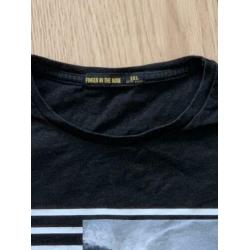 Finger In The Nose zwart shirt met surfer maat 3XL 12/13jaar