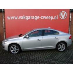 Volvo S60 2.0 D3 5-Cil 164PK Automaat MOMENTUM | Navi | Stoe