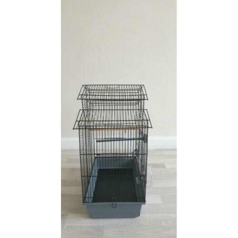 Mooie grote vogelkooi