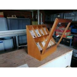 Toonbankdisplay, winkeldisplay van apotheek of parfumerie