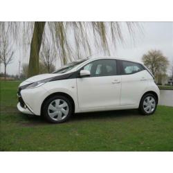 Toyota Aygo 1.0 VVT-i X-PLAY CAMERA+MULTIMEDIA MF-STUUR ELEK