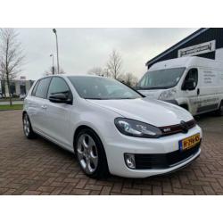 Volkswagen Golf 2.0 GTI Automaat DSG XENON. DYN € 12.400,00