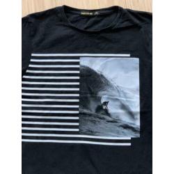 Finger In The Nose zwart shirt met surfer maat 3XL 12/13jaar