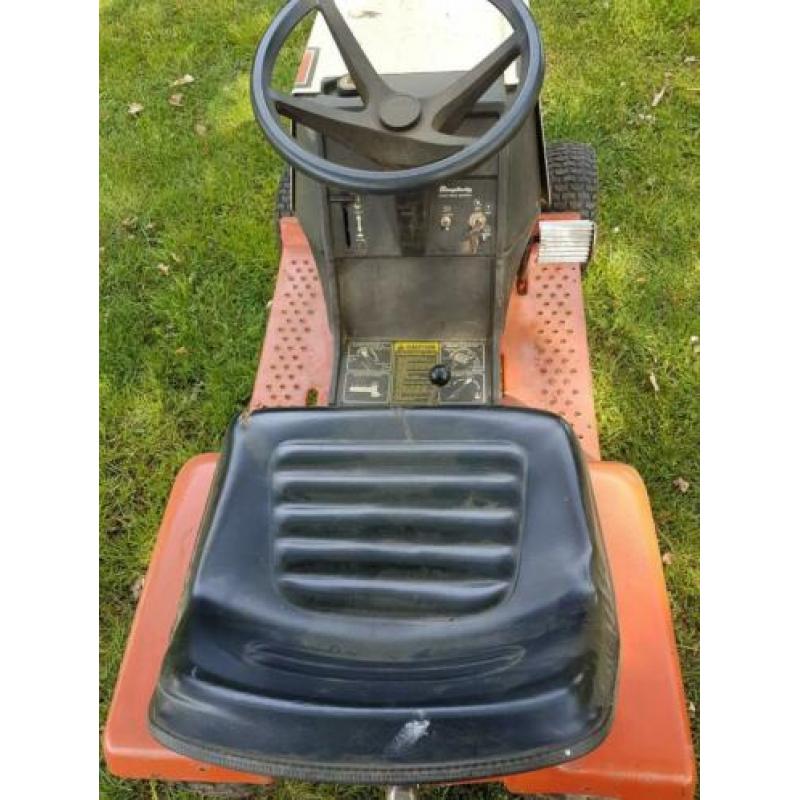 Te Koop goed lopende tuintrekker./zitmaaier