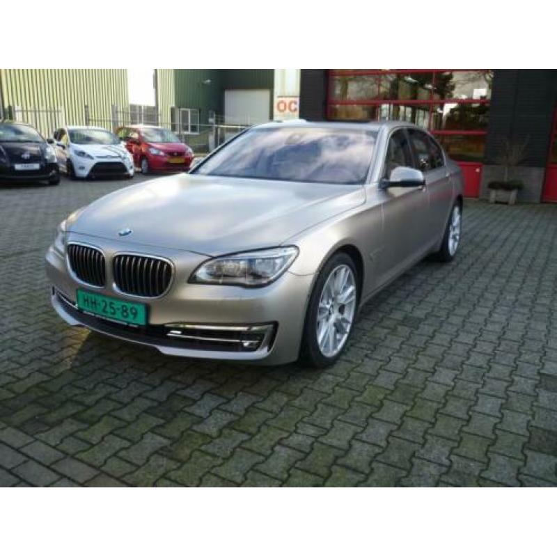 BMW 7-serie 750i xDrive High Executive 2014 FROZEN CASHMER B