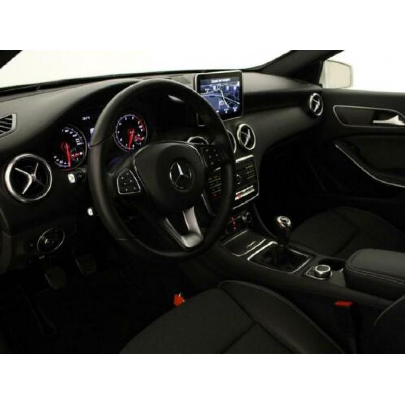 Mercedes-Benz A-Klasse 180 Airconditioning, Navigatie, Cruis