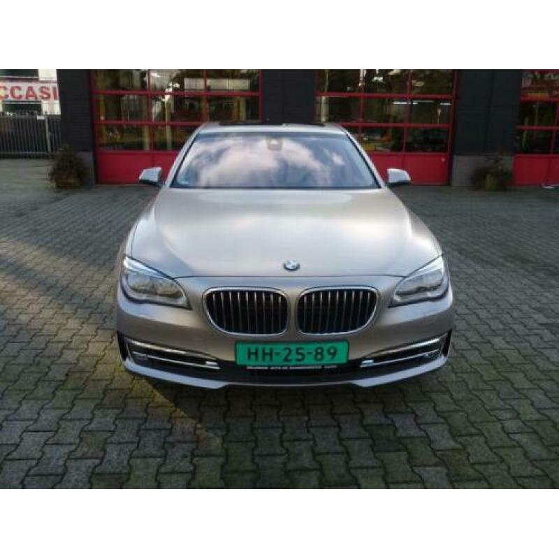 BMW 7-serie 750i xDrive High Executive 2014 FROZEN CASHMER B