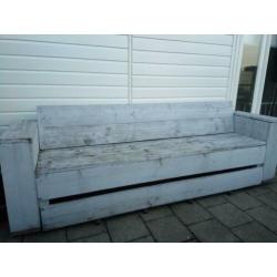 Loungebank en tafel van steigerhout