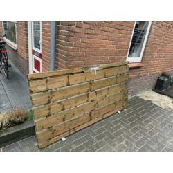 Schutting 180 bij 180 en poortdeur 200