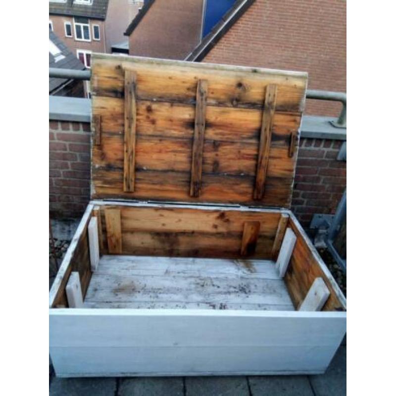Loungebank en tafel van steigerhout