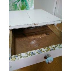 Brocante ladekastje, bijzettafel, krupje