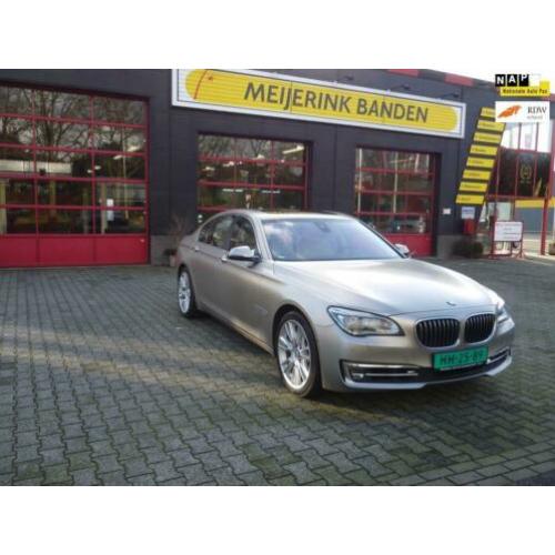 BMW 7-serie 750i xDrive High Executive 2014 FROZEN CASHMER B