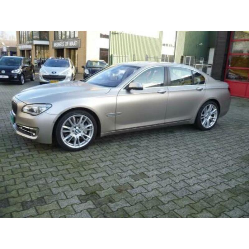 BMW 7-serie 750i xDrive High Executive 2014 FROZEN CASHMER B