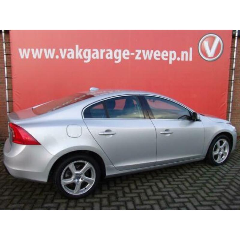 Volvo S60 2.0 D3 5-Cil 164PK Automaat MOMENTUM | Navi | Stoe
