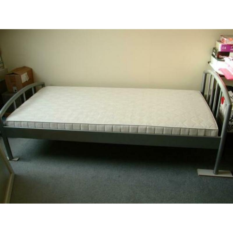 stalen bed 200 x100