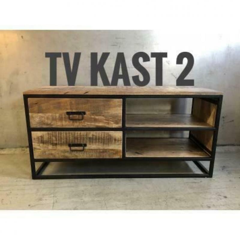 Industriële kasten, mango hout en onbewerkt staal