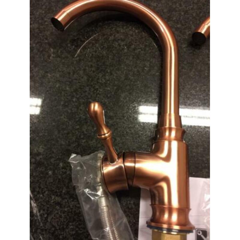 2 stuks Keuken Wastafelkraan koper kleurig. Nieuw!!