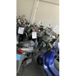 Scooters snorscooter brommers brommer groot party scooters