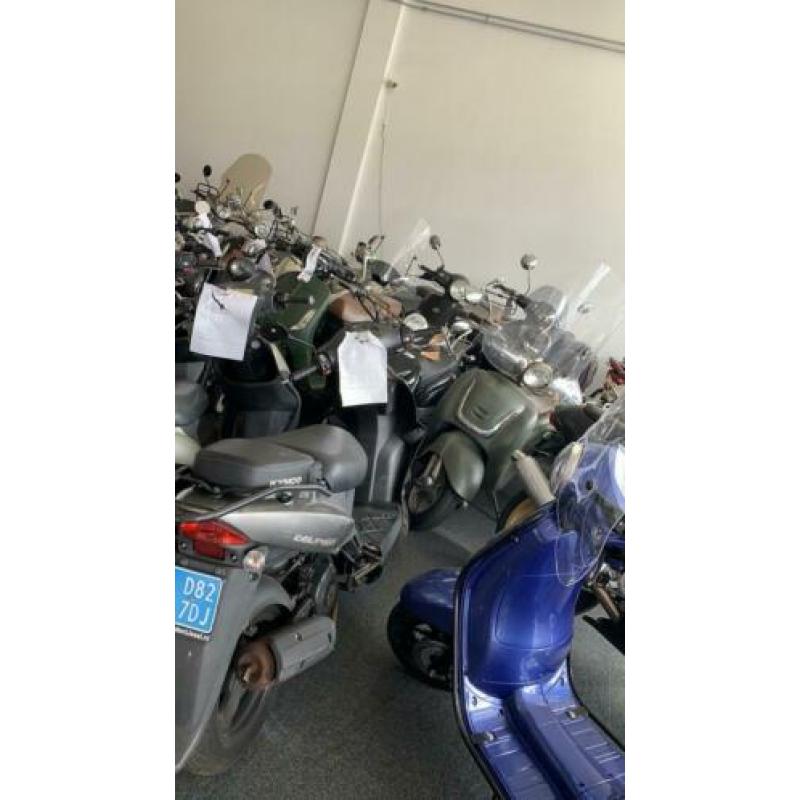 Scooters snorscooter brommers brommer groot party scooters