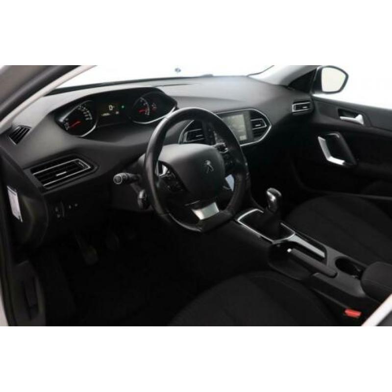 Peugeot 308 1.2 PureTech SW Blue Lease Executive (BNS)
