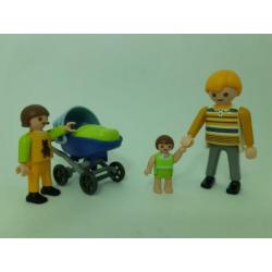 Playmobil vader met kinderen en baby in kinderwagen