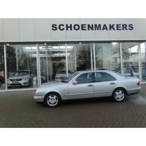 MERCEDES E-Klasse 2.2 D E220 SEDAN ELEGANCE Avantgarde