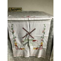 Brocante geborduurde overdoek voor handdoekenrekje