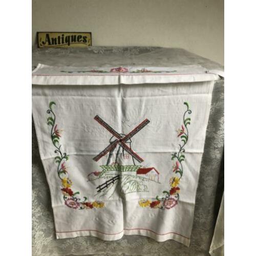 Brocante geborduurde overdoek voor handdoekenrekje