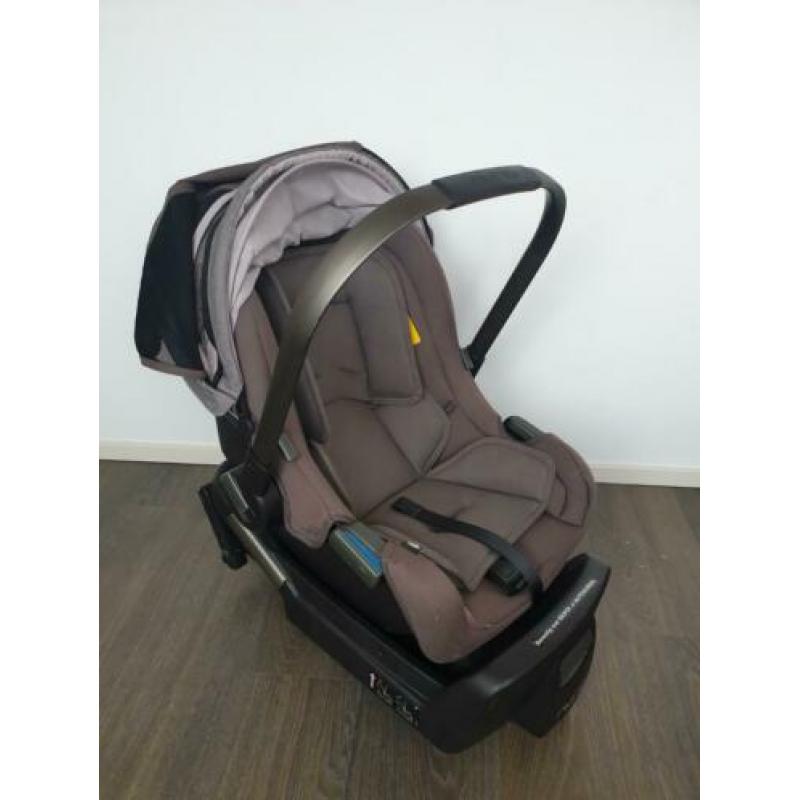 Isofix family fix en maxi cosi Nuna