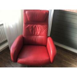 Als nieuw: rode draaifauteuil, echt leer