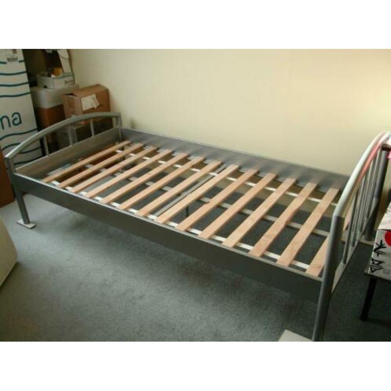 stalen bed 200 x100