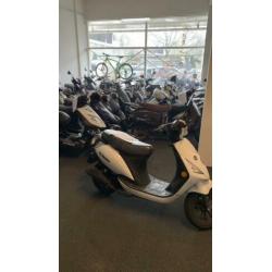 Scooters snorscooter brommers brommer groot party scooters