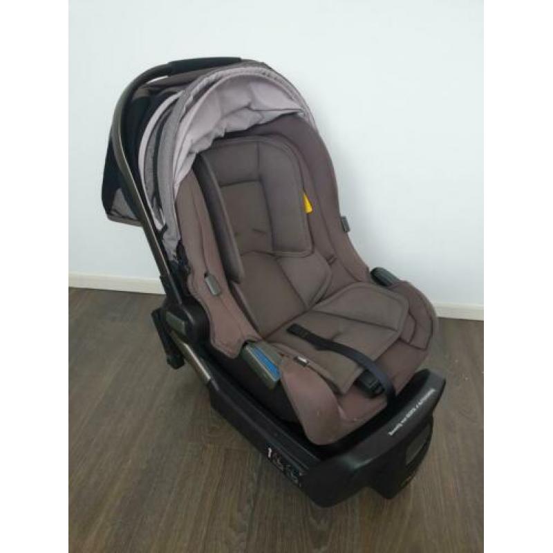 Isofix family fix en maxi cosi Nuna