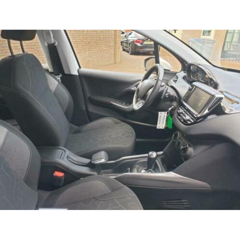 Peugeot 2008 1.2 PureTech Blue Lion Automaat Navigatie