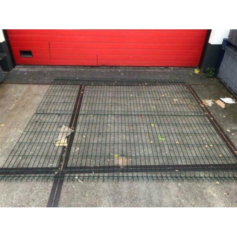 Aanbieding 102 meter hekwerk 3D 233 cm hoog groen RAL 6005.
