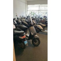 Scooters snorscooter brommers brommer groot party scooters