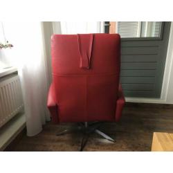 Als nieuw: rode draaifauteuil, echt leer